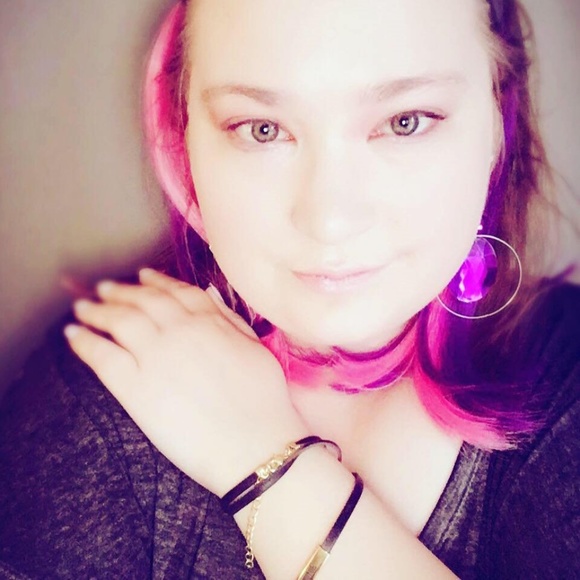 Meet your Posher, Christina - Picture 1 of 1